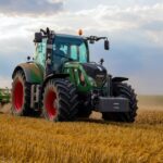 Wybór siedzenia do traktora – klucz do komfortu i efektywności