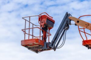 Najlepsze zastosowania podnośników koszowych w usługach zimowych