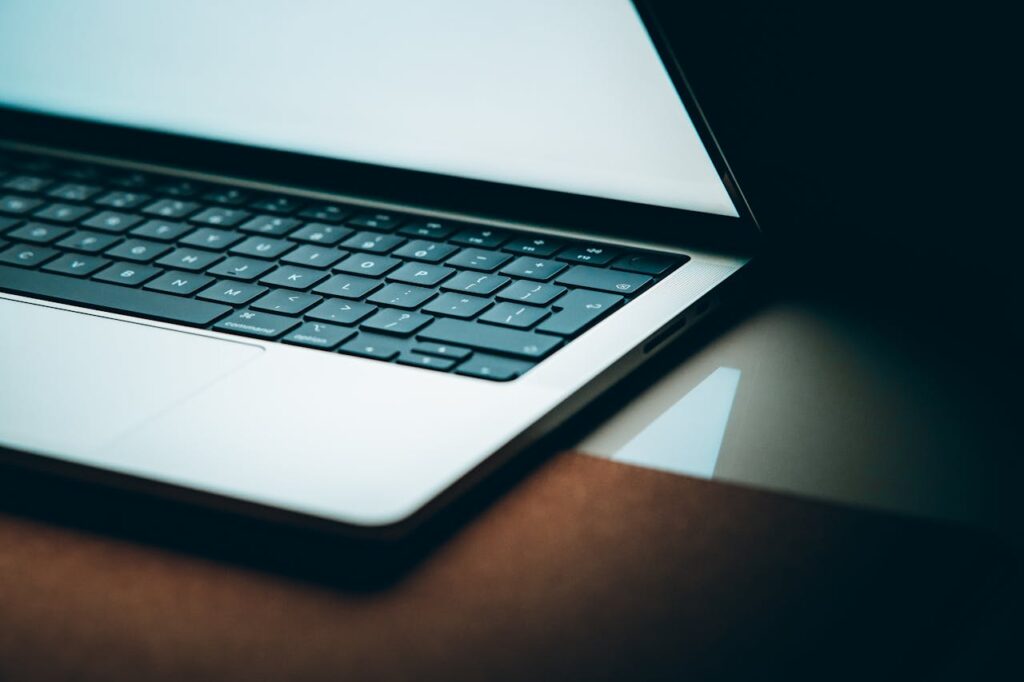 Jak wybrać idealnego laptopa w 2025 roku – przewodnik dla każdego użytkownika