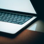 Jak wybrać idealnego laptopa w 2025 roku – przewodnik dla każdego użytkownika