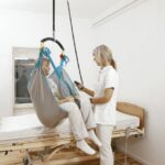 Podnośnik dla niepełnosprawnych – sposób na łatwiejszą codzienność